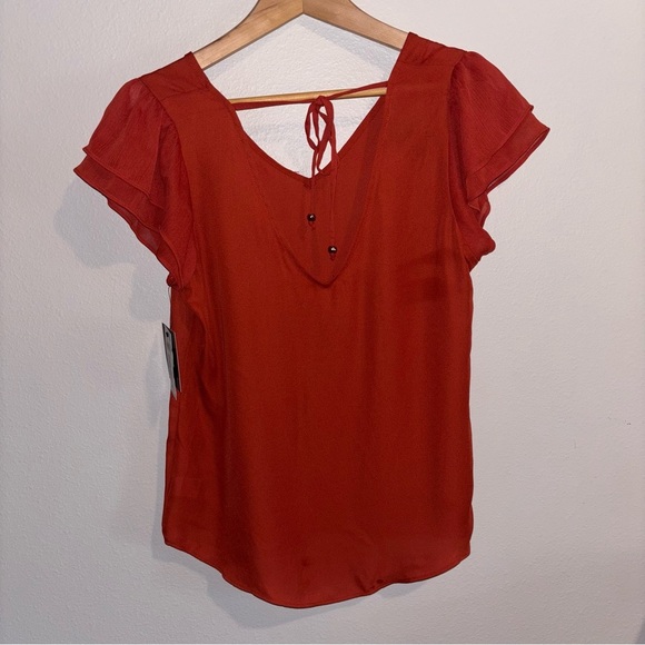 IN SAN Francisco NWT Terracotta V-Neck Women's Top - Picture 3 of 6